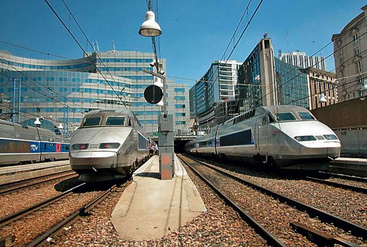 Pociągi TGV jeżdżą we Francji od 1981 roku. W 2007 roku ustanowiły rekord prędkości: 574,8 km/godz. Superszybkie koleje kursują też w Niemczech, Hiszpanii, we Włoszech, w Japonii, Korei Południowej i Chinach. Planują je kupić m.in. USA, Rosja, Turcja, Portugalia i Argentyna 