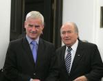 Szef FIFA Sepp Blatter i prezes PZPN Michał Listkiewicz