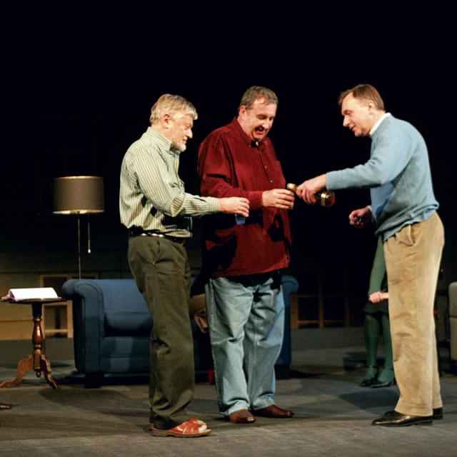 Odwołany spektakl to kłopot dla widza i teatru. Na zdjęciu „Napis“ w Teatrze Współczesnym