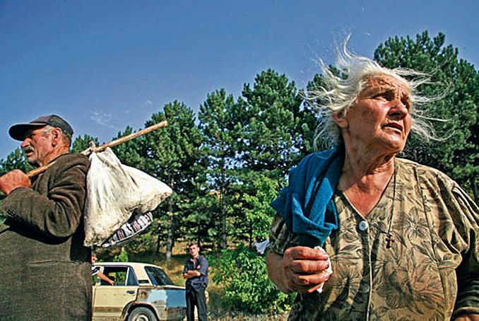 *Justyna Mielnikiewicz „Konflikt w Gruzji” II miejsce w kategorii „Ludzie w wiadomościach”