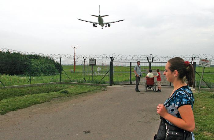 Piekielna strefa. Jeśli pilot odwróci ciąg silników przy lądowaniu (to tzw. rewers), można ogłuchnąć 