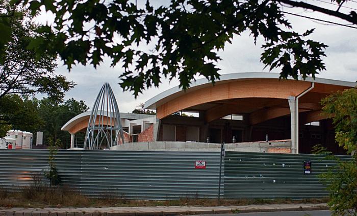 Basen w Wawrze nie będzie gotowy wiosną przyszłego roku. Budowa już opóźnia się o ponad trzy miesiące