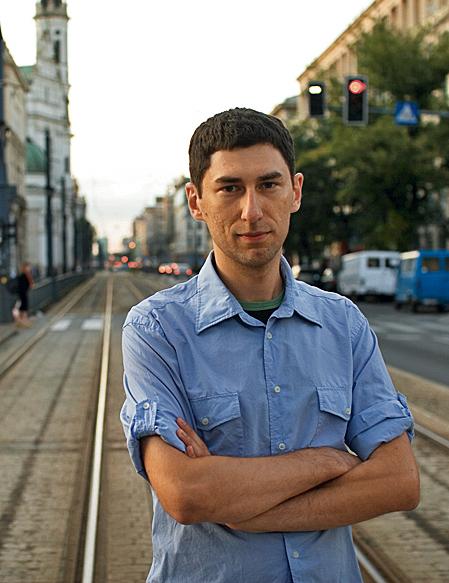 Rafał  Skarżycki stawia pierwsze kroki jako poważny, choć satyryczny powieściopisarz   