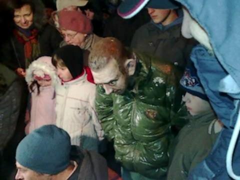 Chętnych do obejrzenia i dotknięcia Pana Gumy było bardzo wielu. Takiego tłumu mieszkańcy Stalowej dawno nie widzieli
