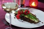 W Esencji Smaku zjemy m.in. miętusa na ekologicznej soczewicy dupuy z pesto bazyliowym i pomidorkami cherry