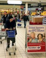 *W sklepach Carrefour seniorzy mają zniżki we wtorek