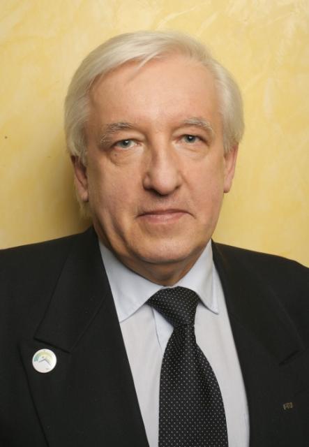 Prof. Dutkiewicz, jeden z ekspertów programu 