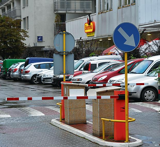 Dzik: Szlaban odciął Biedronkę 
