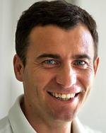 Wojciech Olejniczak, europoseł (SLD). Były prezes SLD, były minister rolnictwa, były poseł. 
Od ubiegłego roku – europoseł. Dotychczasowe sondaże nie dają mu szans na zwycięstwo w stolicy (najwyżej 16 proc. poparcia). Nie udało mu się też uzyskać pełnej akceptacji w szeregach własnej partii. 
