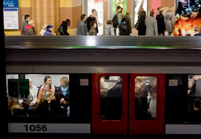 Ponad trzy czwarte badanych czuje się w metrze bezpiecznie