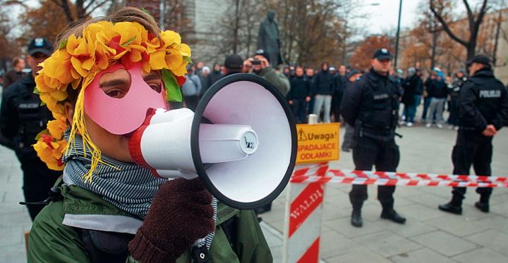 Feministka z Żelbetonu nawoływała do zasłonięcia pomnika Romana Dmowskiego