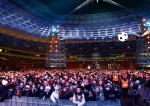 Mimo niezamkniętego dachu pod sceną było gorąco