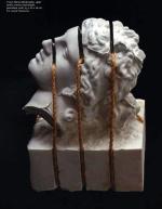 Barbara Falender, z serii „Wenus Medycejska”, 1998 profil, marmur karraryjski, porcelana, sizal, 25x20x16 cm.