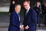 Umowa z Niemcami ograniczy się do skromnego porozumienia dotyczącego współpracy wojskowej. Na zdjęciu Donald Tusk i Friedrich Merz przed szczytem w sprawie Ukrainy, 15 grudnia 2025 r.