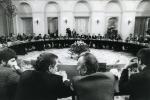 Okrągły Stół – negocjacje prowadzone od 6 lutego do 5 kwietnia 1989 r. przez przedstawicieli władz PRL, demokratycznej opozycji oraz stron kościelnych. W efekcie podpisano polityczne porozumienie i ustalono, że w wyborach do Sejmu i Senatu weźmie udział opozycja. 4 czerwca 1989 r. okazało się, że PZPR i jej koalicjanci ponieśli druzgocąca klęskę w wyborach do Senatu