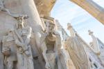 Zewnętrzne mury Sagrada Família ozdobione są licznymi symbolicznymi rzeźbami
