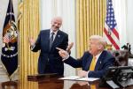 Szef FIFA Gianni Infantino gości u Donalda Trumpa w Białym Domu częściej niż najważniejsi światowi przywódcy. Tu podczas spotkania 7 marca 2025 r.