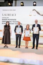 Ewa Szadkowska, zastępczyni redaktora naczelnego „Rzeczpospolitej”, wręczała dyplomy przedstawicielom kancelarii, które obsługiwały transakcję roku 2025