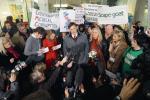 Andrew Wakefield udawał ofiarę skrzywdzoną przez firmy farmaceutyczne i sprzedajnych biurokratów, wstydliwie pomijając fakt, że udowodniono mu wielokrotnie oszustwa. Na zdjęciu podczas spotkania z mediami w Londynie w styczniu 2010 r.