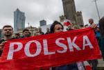 Obawy przed „obcością” są tak stare, jak polska świadomość narodowa. Zagrożenia lingwistyczne dostrzegł już przecież Mikołaj Rej, przypominając Polakom, że „nie gęsi, lecz swój język mają”