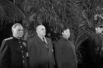 Warta honorowa przy trumnie Stalina, 6 marca 1953 r. Od lewej stoją: marszałek Klimient Woroszyłow, Ławrientij Beria i nowo wybrany premier ZSRR Gieorgij Malenkow