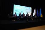 Uczestnicy panelu „Polskie doświadczenia w realizacji projektów infrastruktury drogowej i kolejowej”