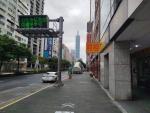 Wieżowiec Taipei 101 jest dominującym punktem w panoramie Tajpej. Ma 509,2 m, a w latach 2004–2010 był najwyższym budynkiem świata. Jest on jedną z głównych atrakcji turystycznych Tajwanu