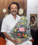 M.K. Stalin był premierem stanu Tamilnadu, ale ostatnio poniósł dotkliwą porażkę. Imię zostało nadane Stalinowi przez ojca, zdeklarowanego komunistę