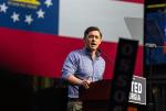 Senator Jon Ossoff na wiecu wyborczym w Atlancie pod koniec maja bieżącego roku Ben Hendren/Bloomberg