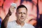 Peter Thiel w 2022 r. (na konferencji w Miami poświęconej bitcoinowi). Czy dysponując odpowiednim kapitałem, można całkowicie ominąć reguły, które krępują resztę społeczeństwa?