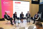 Uczestnicy panelu poświęconego projektom podwójnego zastosowania (ang. dual-use)
