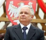 Lech Kaczyński (1949–2010) Polski prawnik i polityk. Prezydent RP w latach 2005–2010. Orędownik dobrych stosunków Warszawy z Kijowem. Złożył 9 wizyt zagranicznych w Ukrainie. Uznawał Ukrainę za strategicznego partnera Polski i fundament bezpieczeństwa w Europie Środkowo-Wschodniej. Kawaler Orderu Księcia Jarosława Mądrego. Zwolennik akcesji Ukrainy do NATO i UE. Zwolennik pojednania polsko-ukraińskiego. Wspierał Ukrainę w dążeniu do uznania Wielkiego Głodu (Hołodomoru) z lat 1932–1933 za zbrodnię ludobójstwa.