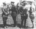 Umowa warszawska – tajna umowa międzynarodowa między Rzeczpospolitą Polską a Ukraińską Republiką Ludową zawarta 21 kwietnia 1920 r. w Warszawie, w czasie wojny polsko-bolszewickiej. Na zdjęciu od lewej: gen. Antoni Listowski, Symon Petlura, płk Wołodymyr Salski, płk Marko Bezruczko, oficerowie ukraińscy i polscy – wyprawa kijowska, kwiecień 1920 r.
