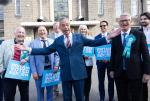 Nigel Farage musi odbudować wizerunek. Jego ugrupowanie traci w sondażach