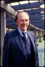 Fred Trump (1905–1999) – ojciec Donalda Trumpa, amerykański przedsiębiorca: jego firma zbudowała ponad 27 tys. mieszkań, a jego majątek szacowano na ok. 300 mln USD