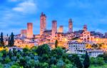 San Gimignano – jedno z najpiękniejszych miast włoskich, nazywane toskańskim Manhattanem. Opodal miasta przebiegał szlak pielgrzymkowy i handlowy do Rzymu – Via Francigena. Dzisiaj jest jednym z najlepiej zachowanych średniowiecznych włoskich miast