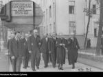 Otwarcie Instytutu Radowego 29 maja 1932 r. Pierwsza z prawej Bronisława Dłuska, obok Maria Skłodowska-Curie, drugi z lewej prezydent RP Ignacy Mościcki