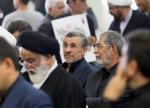 Mahmud Ahmadineżad (w środku) na ceremonii pogrzebowej ajatollaha Chameneiego 14 lipca w Teheranie
