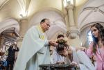 Po dekadach sekularyzacji, po skandalach nadużyć seksualnych, religijnej obojętności społeczeństwa krajów Zachodu wracają do katolicyzmu. We Francji, tylko w Wielkanoc 2026 r., chrzest przyjęło ponad 21 tys. osób, w tym ponad 13 tys. dorosłych oraz 8 tys. nastolatków