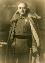 Gen. Francisco Franco (1892–1975) – hiszpański dyktator wojskowy w latach 1939–1975. Przywódca nacjonalistów w czasie wojny domowej (1936–1939)