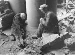 Cywilne ofiary niemieckiego terroru w czasie Powstania Warszawskiego, wrzesień 1944 r. Ruiny restauracji „Adria” przy ul. Moniuszki 10