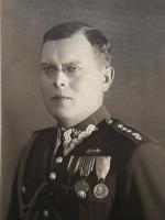 Mjr dyplomowany Tadeusz Szumowski (1899–1971) – szef Referatu „Zachód”, latem 1939 r. został odwołany ze stanowiska za „przesadnie pesymistyczne” meldunki