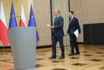 Z informacji „Rzeczpospolitej” wynika, że nowe pomysły będą ogłaszane sukcesywnie przez premiera Donalda Tuska, po tym jak minister finansów Andrzej Domański (z prawej) będzie dysponował niepodważalnymi obliczeniami