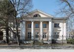Wybudowany w 1826 r. Pałac Śleszyńskich został całkowicie zniszczony podczas II wojny światowej. Po odbudowie wpisano go w 1965 r. na listę zabytków