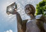 Warszawski pomnik Marii Skłodowskiej- -Curie