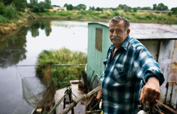 Stefan Maciszewski dzierżawi osiem kilometrów Wisły. Ryb w jego sieci jest z roku na rok coraz mniej