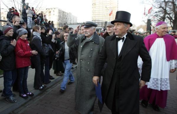 Marszałek Piłsudski (Janusz Zakrzeński) w Warszawie.