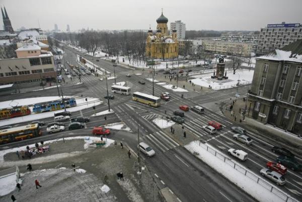 Skrzyżowanie obok pomnika Czterech Śpiących to praski węzeł gordyjski