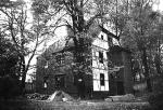 *Dom Magdeburski w Łazienkach. Przeniesiony do Polski w okresie międzywojennym, został rozebrany przez komunistów po 1945 roku 
