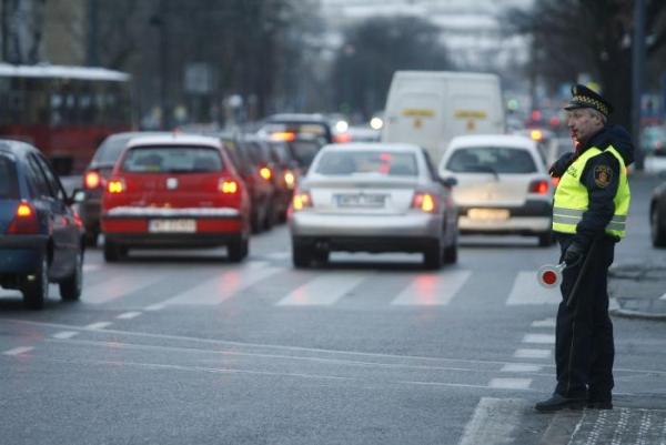 Mundurowi będą wlepiać mandaty blokującym skrzyżowania